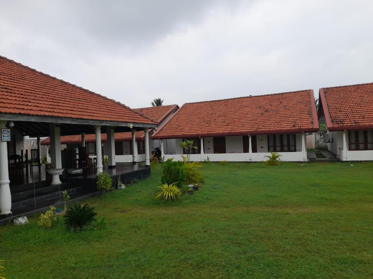 Blu Marine Nilaveli Hotel Trincomalee Exterior photo
